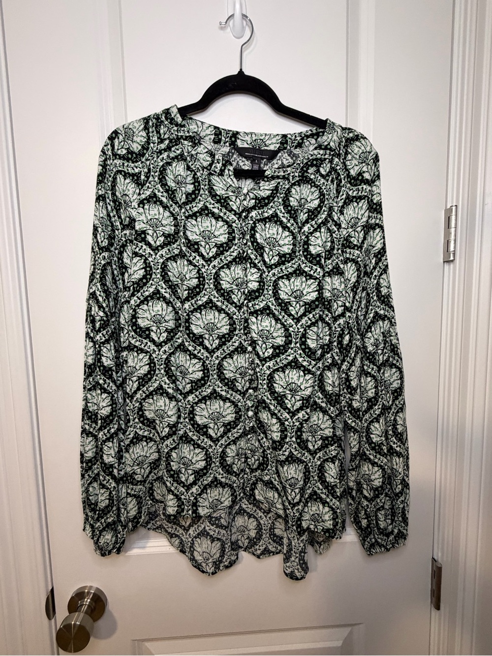 White House Black Market Black Green White Printed Long Sleeve Top Floral